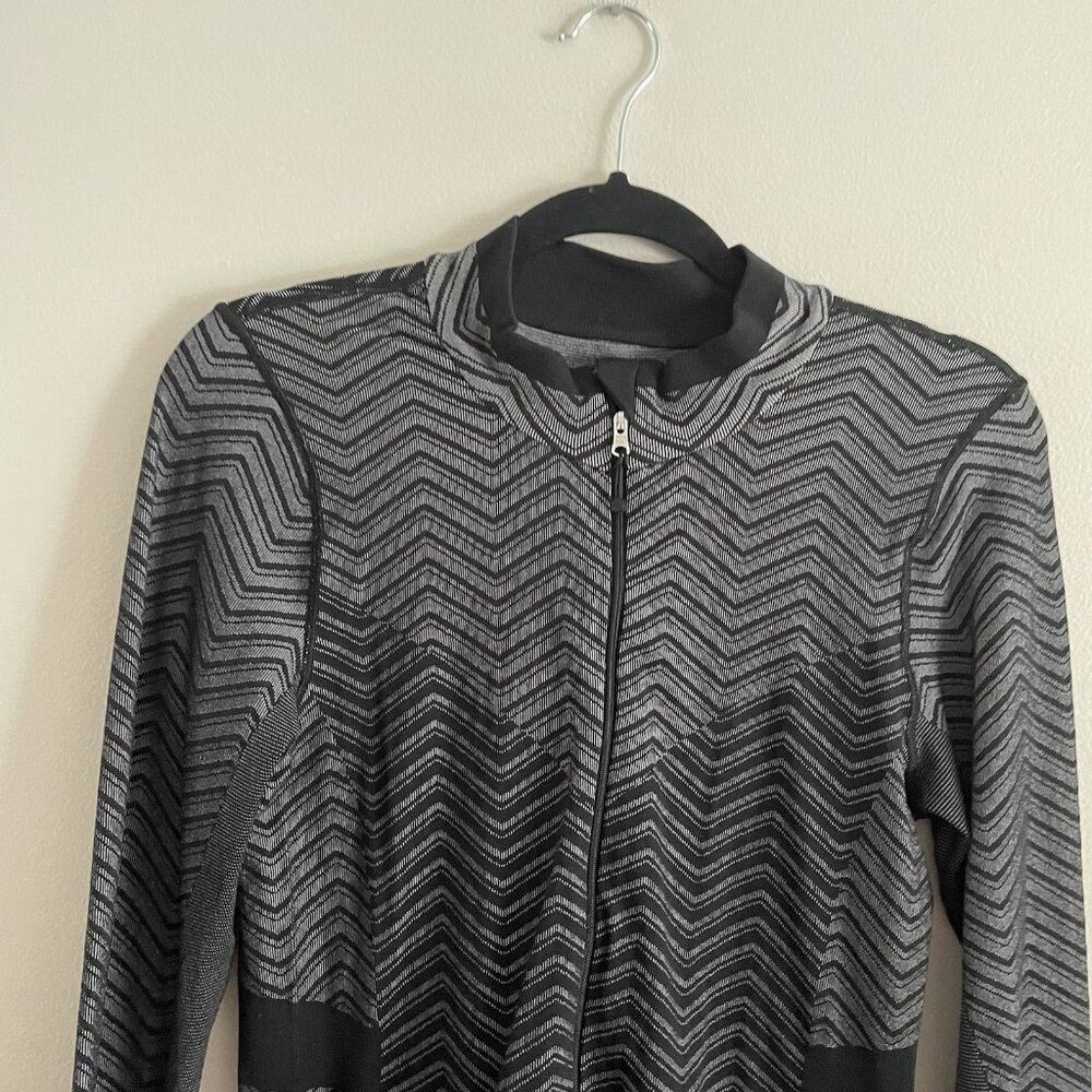 Athleta Sz L Chevron Outdoor Full Zip Lightweight Base Layer Andes Hybrid Jacket - Picture 6 of 10